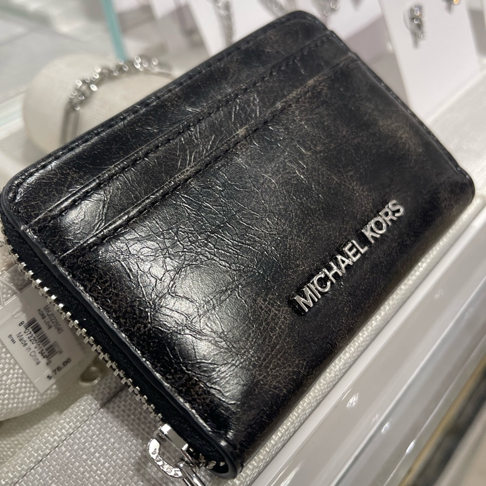 MICHAEL KORS Jet Set Medium Distressed Zip Around Card Case
Black 
NWT